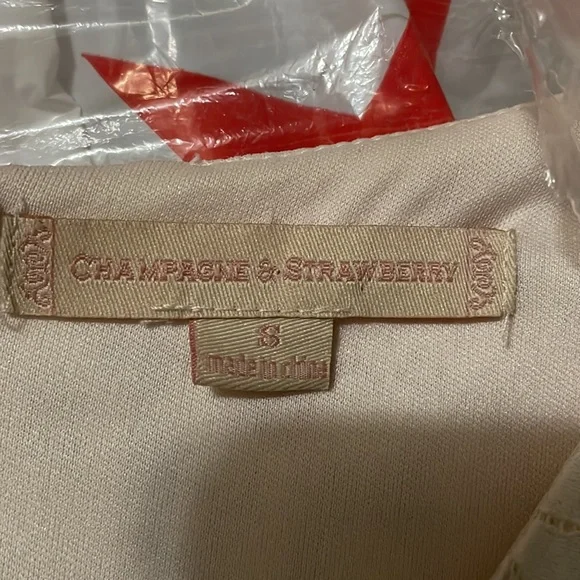 CHAMPAGNE & STRAWBERRY WHITE LACE DRESS SIZE SMALL - Picture 5 of 6